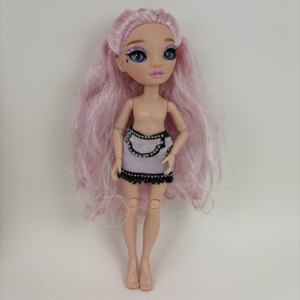 Rainbow High Tessa‎ Park Royal Three Doll Pink Hair Articulated